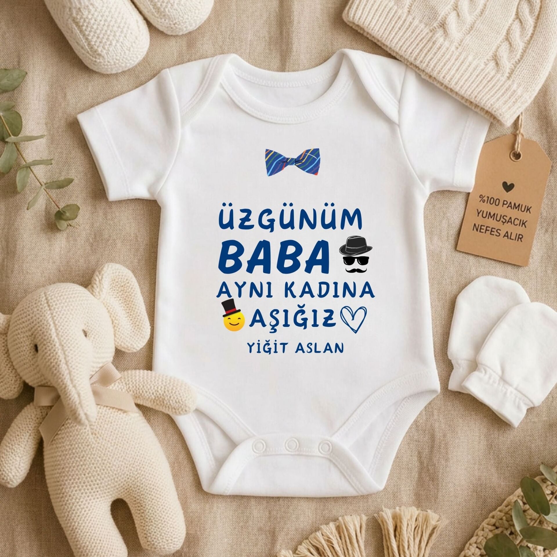 ''Üzgünüm Anne/Baba, Aynı Kişiye Aşığız'' Tasarımlı Kişiye Özel Bebek Zıbını – Eğlenceli ve Esprili Yenidoğan Hediye Body