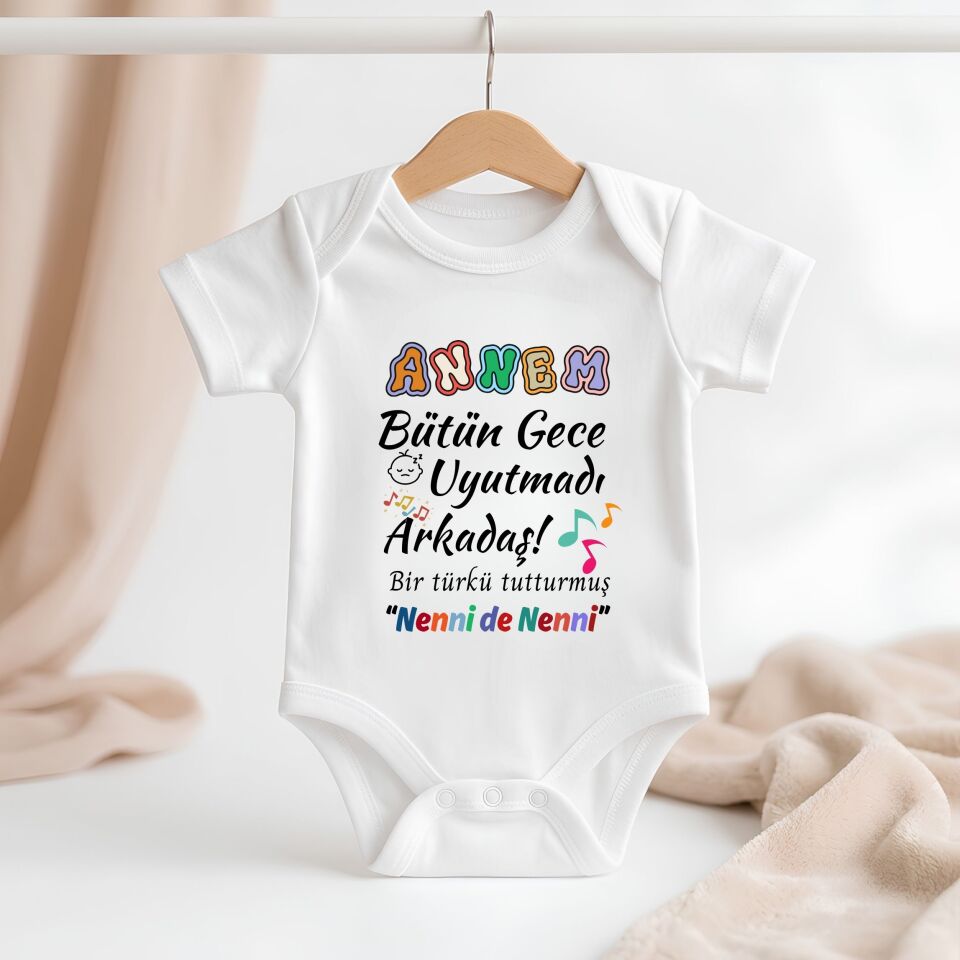 ''Annem Bütün Gece Uyutmadı'' Tasarımlı Esprili Bebek Zıbını