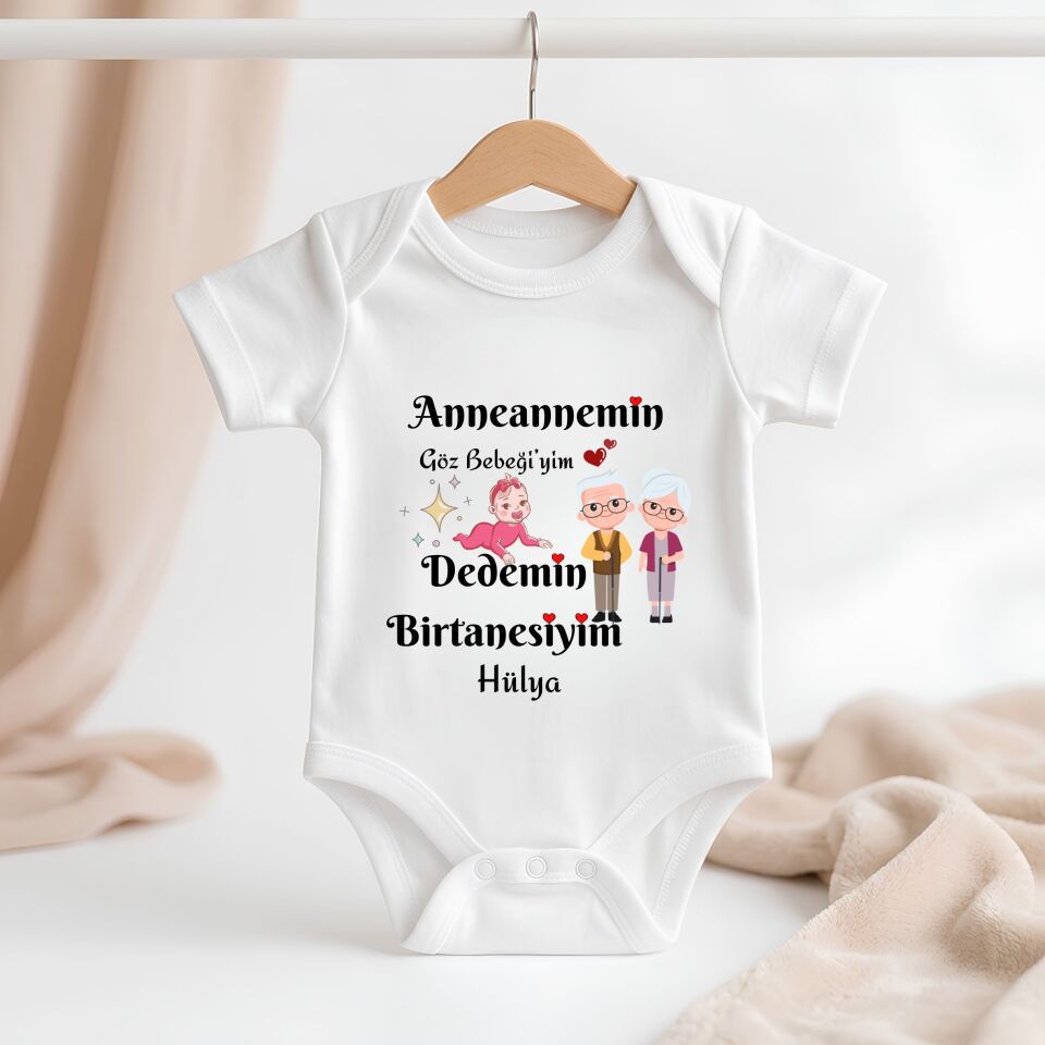 ''Anneannemin-Babaannemin Gözbebeğiyim Dedemin Birtanesiyim'' Tasarımlı Kişiye Özel Bebek Zıbını – İsim Yazılı Sevimli Torun Hediyesi Body