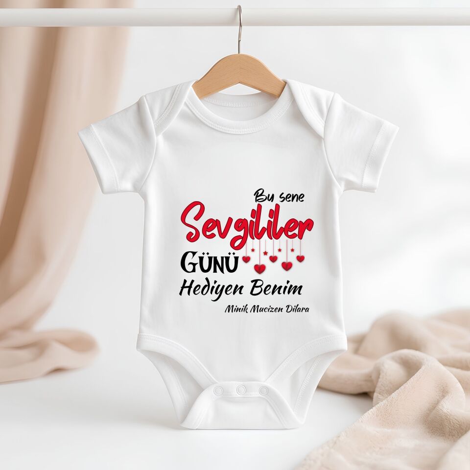Kişiye Özel İsimli Bebek Zıbını – ''Bu Sene Sevgililer Günü Hediyen Benim'' Anlamlı Tasarım Body