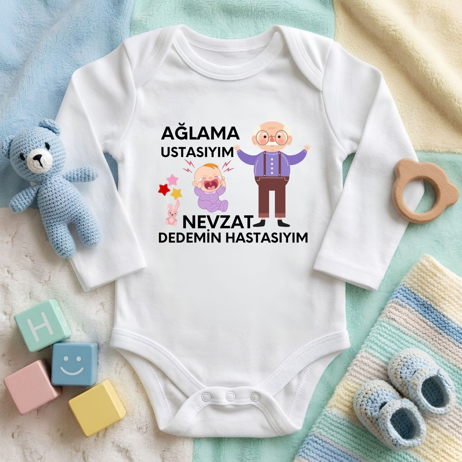 Kişiye Özel İsimli Bebek Zıbını – Ağlama Ustasıyım Dedemin Hastasıyım Esprili Pamuklu Bebek Body