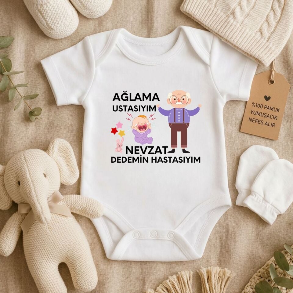 Kişiye Özel İsimli Bebek Zıbını – Ağlama Ustasıyım Dedemin Hastasıyım Esprili Pamuklu Bebek Body