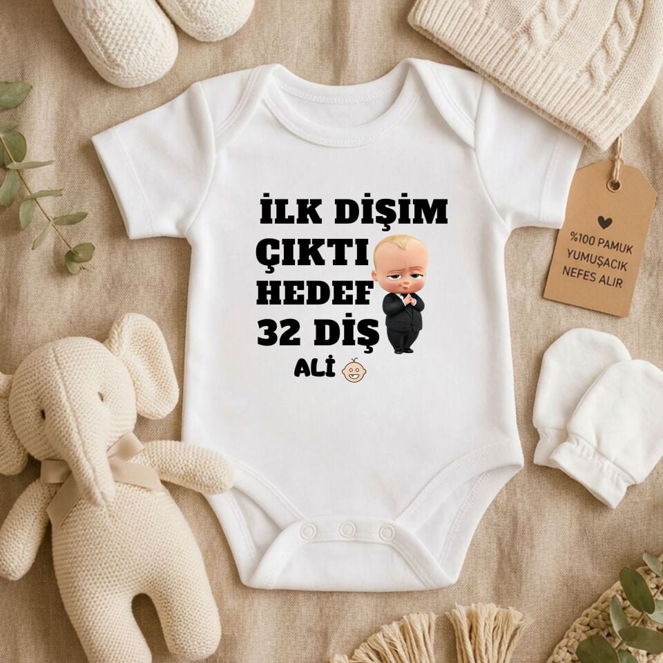 Kişiye Özel İsimli Bebek Zıbını – ''İlk Dişim Çıktı Hedef 32 Diş'' Patron Bebek Baskılı Pamuklu Bebek Zıbın