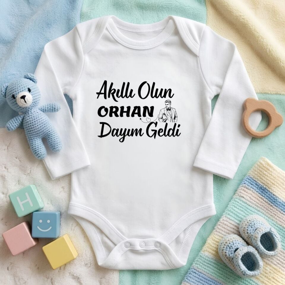 Kişiye Özel İsimli Bebek Zıbını – ''Akıllı Olun Dayım Geldi'' Karizmatik İllüstrasyonlu Pamuklu Bebek Zıbın