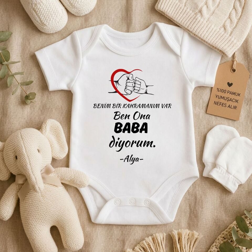 Kişiye Özel İsimli Bebek Zıbını – ''Benim Bir Kahramanım Var Ben Ona Baba Diyorum'' Tasarımlı Pamuklu Bebek Zıbın