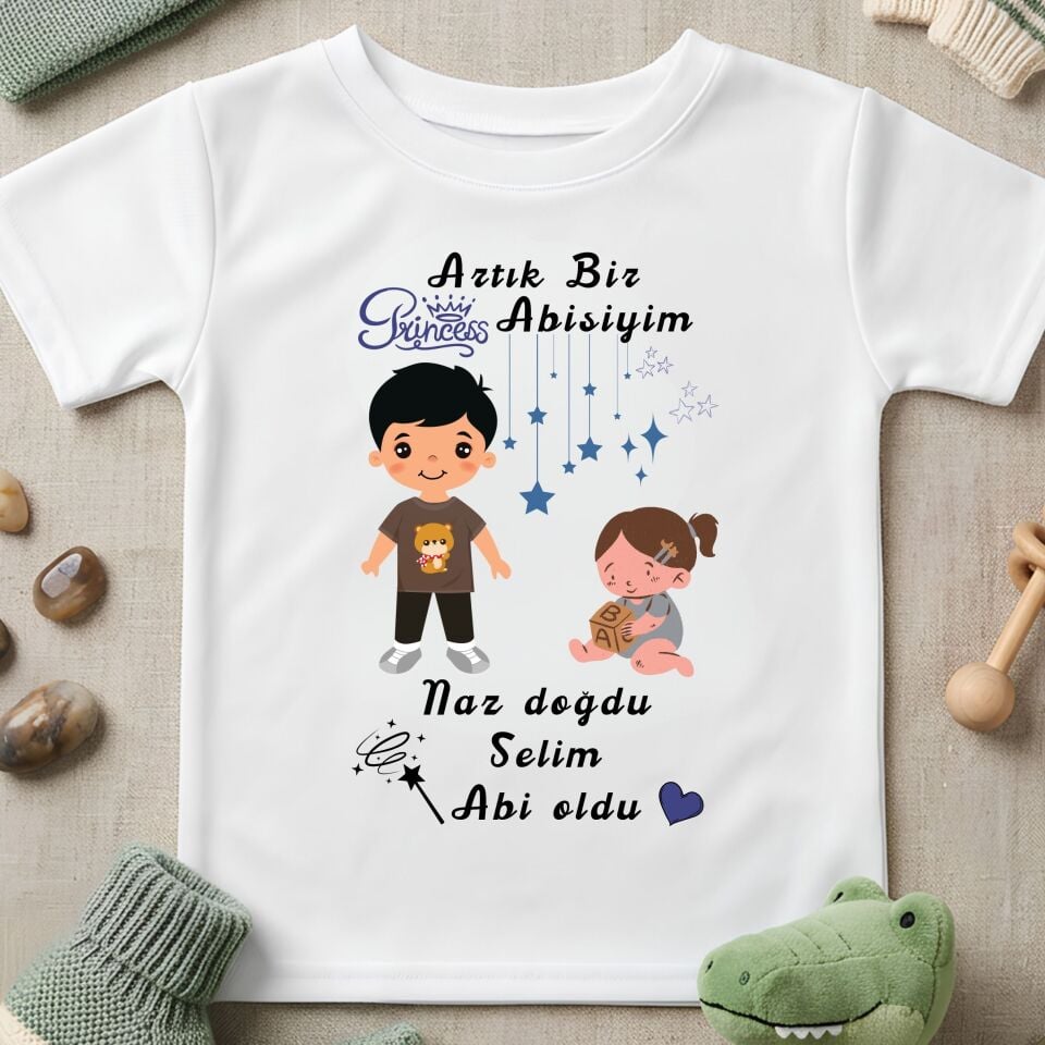 Kişiye Özel İsimli Çocuk Tişörtü – ''Artık Bir Prens / Prenses Abisiyim'' Kardeş Temalı ve İsimli Pamuklu Çocuk Tişörtü