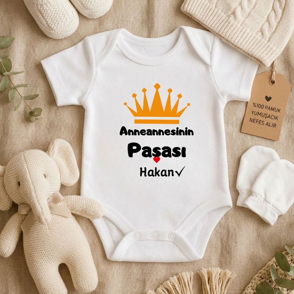 Kişiye Özel İsimli Bebek Zıbını – ''Anneannesinin / Babaannesinin Paşası'' Tac Tasarımlı Pamuklu Bebek Zıbını