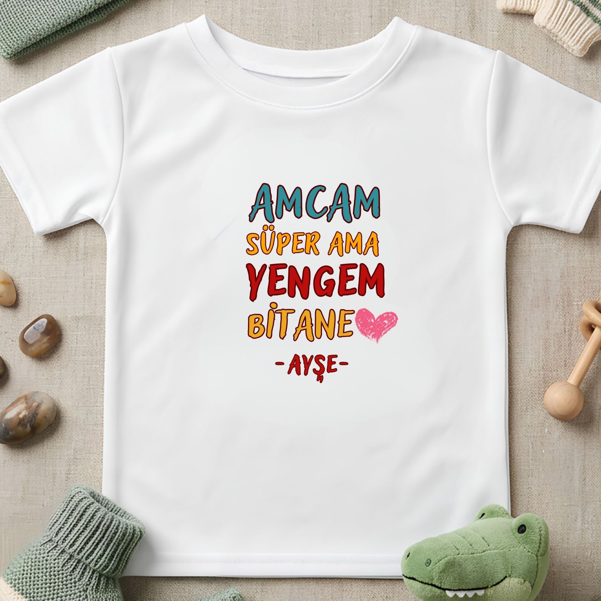 Kişiye Özel İsim Baskılı ''Amcam Süper Ama Yengem Bitane'' Çocuk Tişörtü – Esprili Konsept Üst Giyim