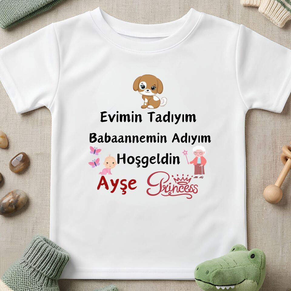 Kişiye Özel İsim ve Aile Büyükleri Baskılı Çocuk Tişörtü – ''Evimin Tadıyım'' Konsept Tasarım