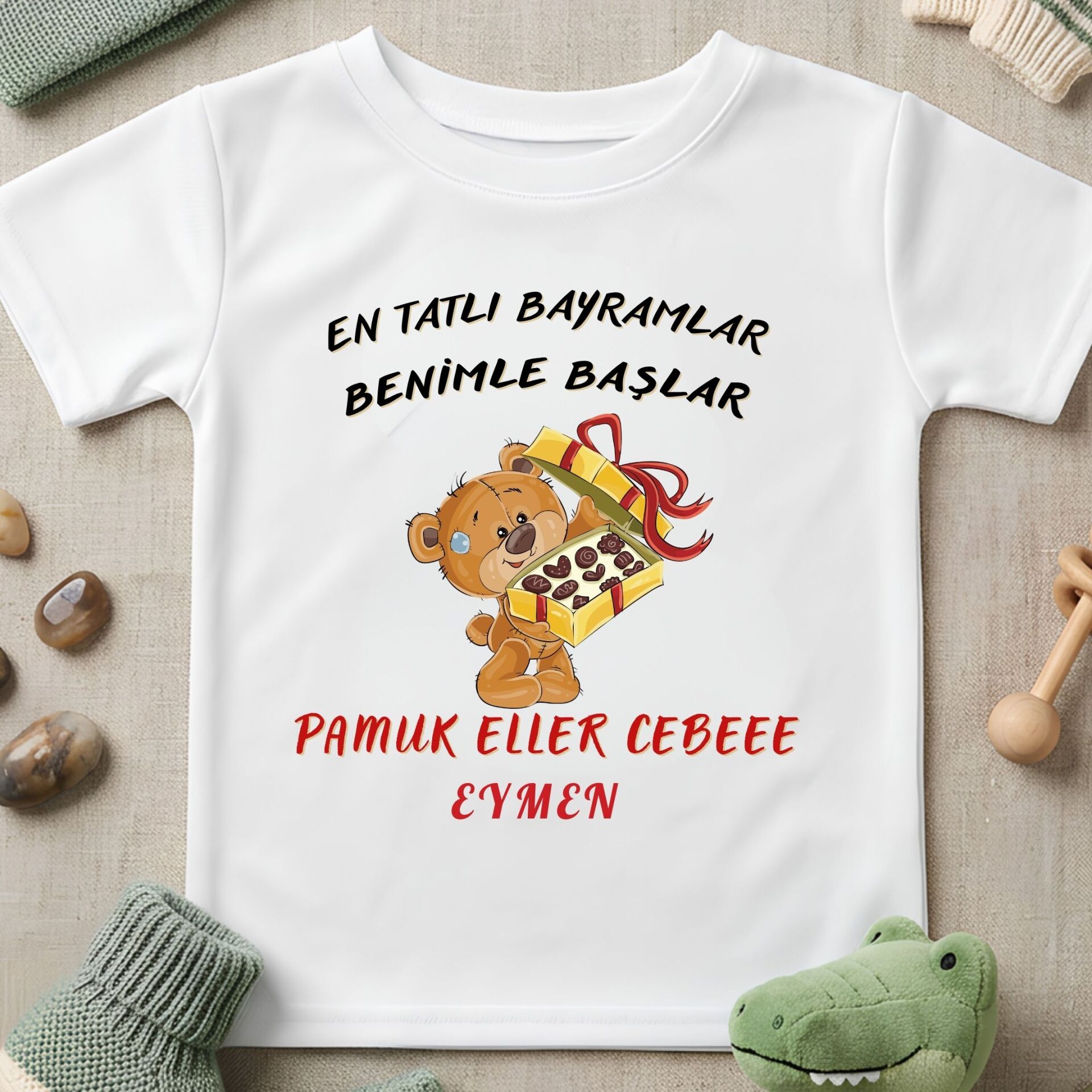 Kişiye Özel İsimli Çocuk Tişörtü – ''En Tatlı Bayramlar Benimle Başlar'' Ayıcık Baskılı Bayramlık Tişört