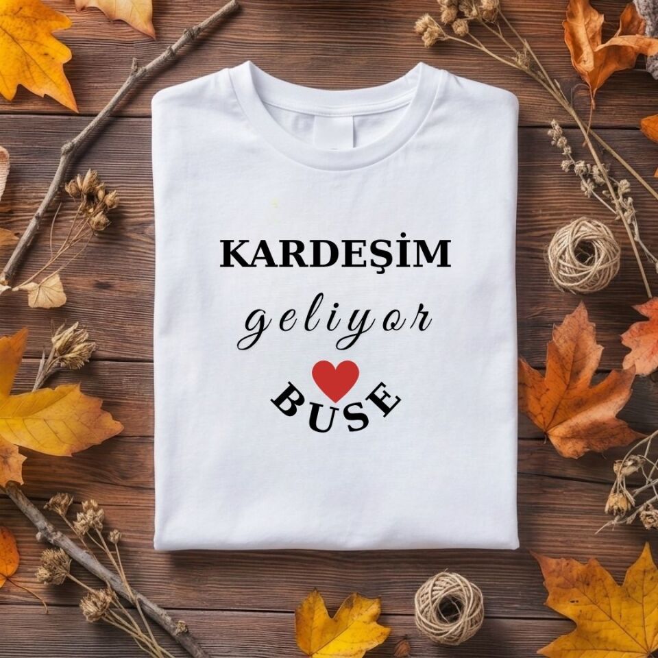 Kişiye Özel İsimli Çocuk Tişörtü – ''Kardeşim Geliyor'' Kırmızı Kalp Detaylı Hamilelik / Kardeş Duyurusu Pamuklu Çocuk Tişört