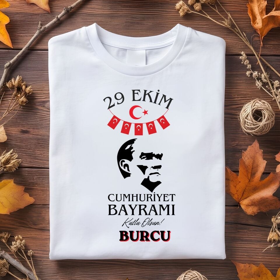 Kişiye Özel İsimli Çocuk Tişörtü – Atatürk Siluetli ve İpli Bayrak Süslemeli 29 Ekim Cumhuriyet Bayramı Pamuklu Çocuk Tişört