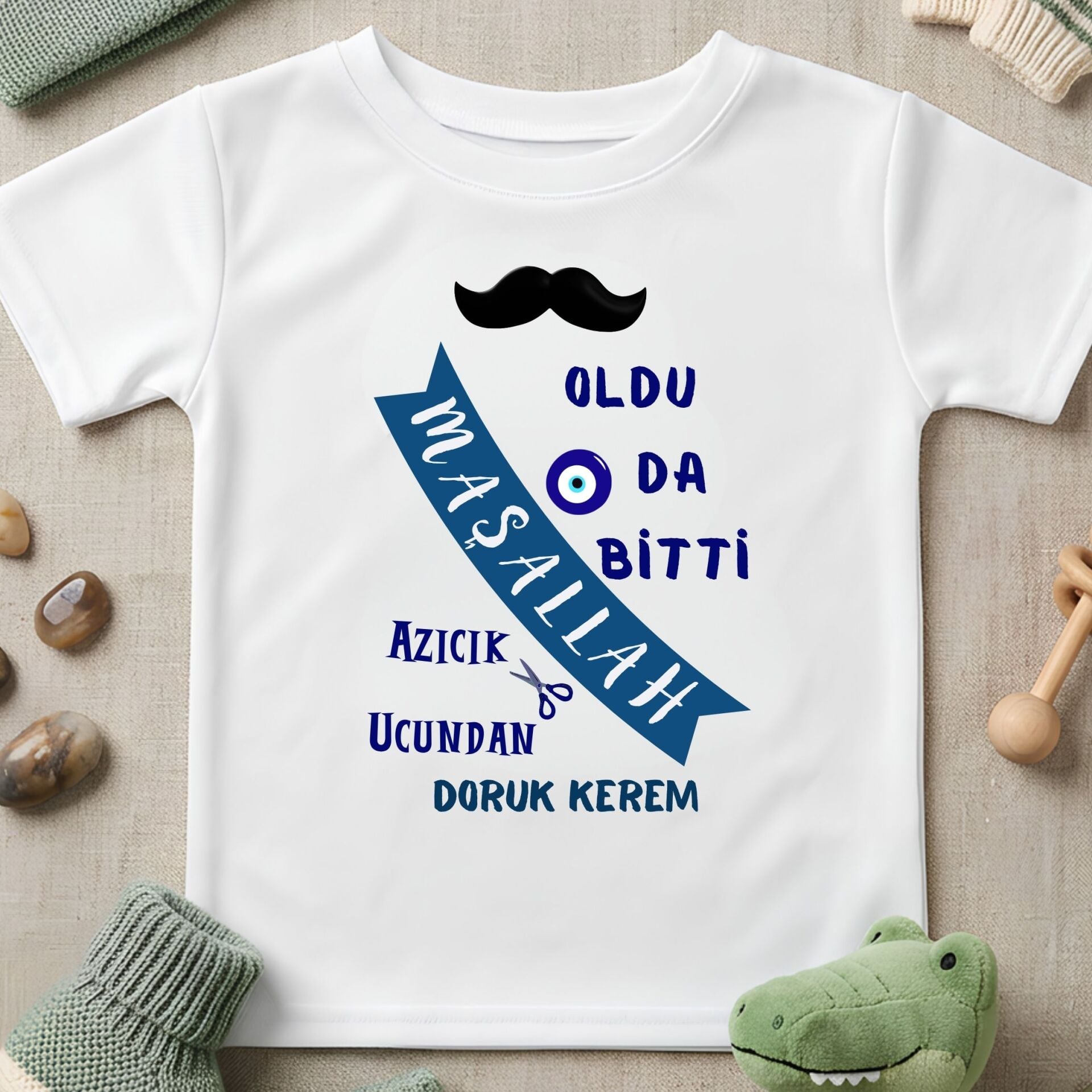 Kişiye Özel İsimli Sünnet Tişörtü – Oldu da Bitti Maşallah Azıcık Ucundan Bıyık Detaylı Pamuklu Çocuk Tişörtü