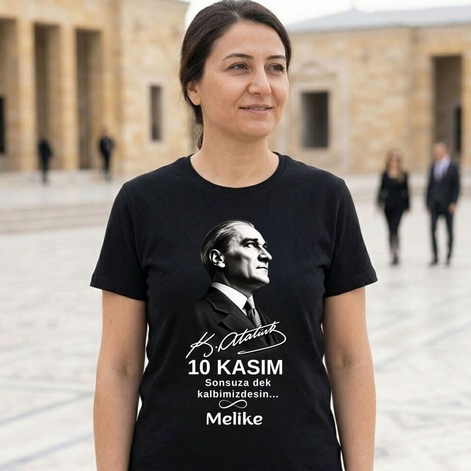 Kişiye Özel İsimli 10 Kasım Tişörtü – Atatürk Portreli ve İmzalı Pamuklu Anma Günü Tişörtü