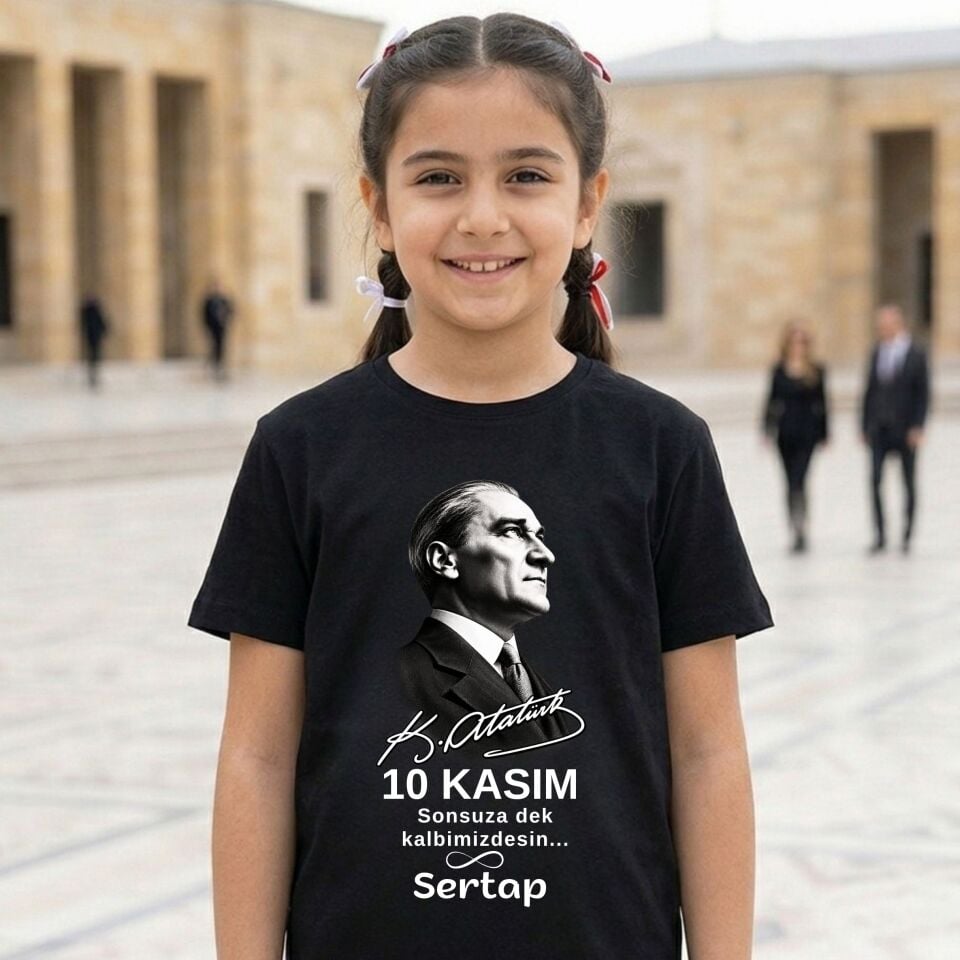 Kişiye Özel İsimli 10 Kasım Tişörtü – Atatürk Portreli ve İmzalı Pamuklu Anma Günü Tişörtü