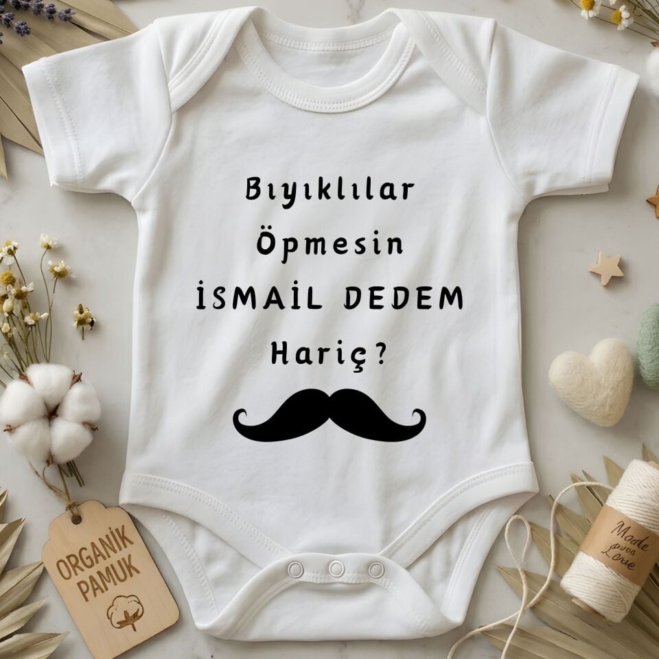 ''Bıyıklılar Öpmesin Dedem Hariç'' Esprili İsim Yazılabilir Kişiye Özel Bebek Zıbın