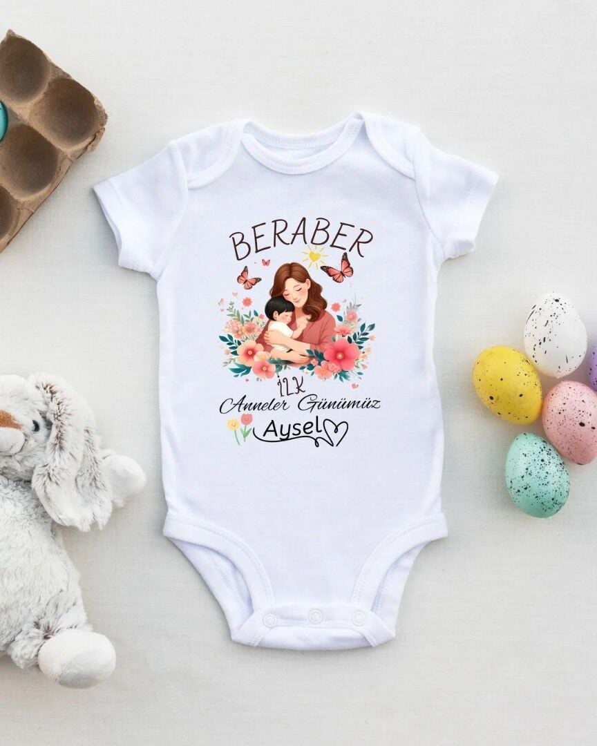 ''Beraber İlk Anneler Günümüz'' Yazılı Kişiye Özel Bebek Zıbın - Anneye En Anlamlı Hediye