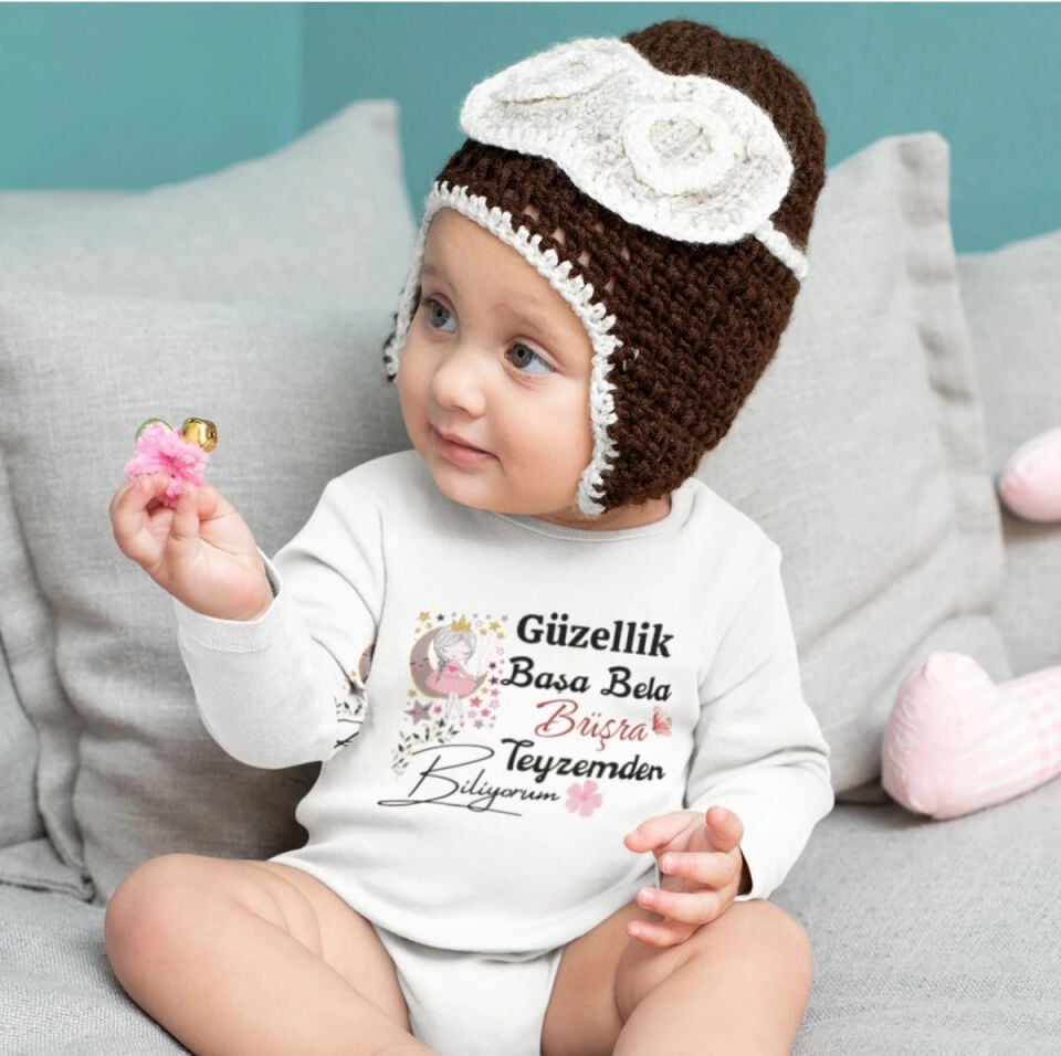 ''Güzellik Başa Bela Teyzemden Biliyorum'' İsimli Kişiye Özel Kız Bebek Zıbın