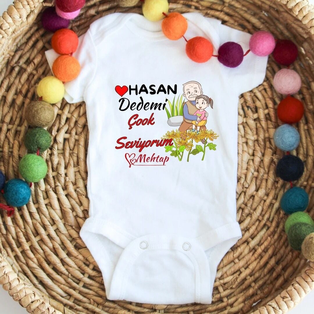 ''Dedemi Çok Seviyorum'' Yazılı Kişiye Özel Kız Bebek Zıbın